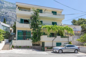Apartments with a parking space Makarska - 21056